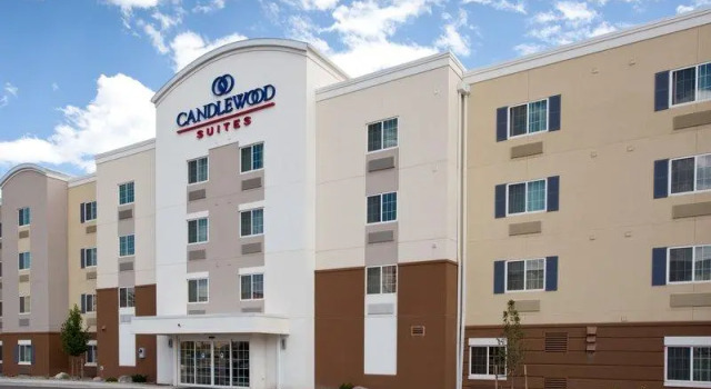 Кровать в общем номере Western Slope Suites Parachute