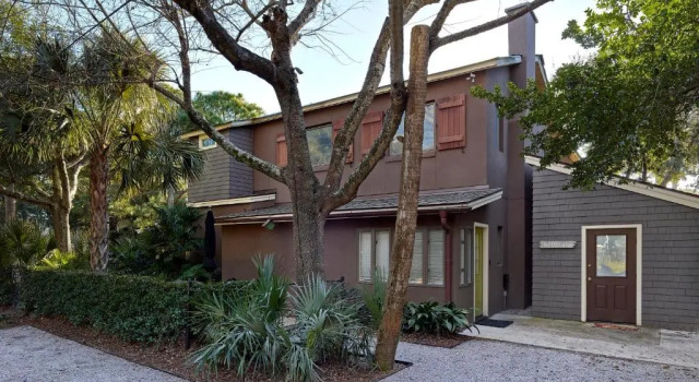 Апартаменты Folly Vacation 620 Entire Home plus Apt, one block to the beach and pet friendly