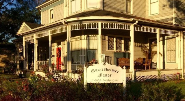 Munzesheimer Manor B&B, Boek Bed and Breakfast Hotels in Mineola met parkeren, Parkeren