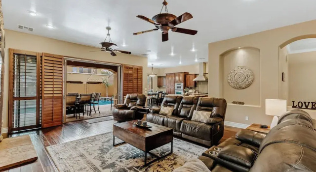 Luxury Retreat With Heated Pool & Hidden Game Room 6 Bedroom Home by RedAwning, Rezervați Hotel Gilbert Scottsdale