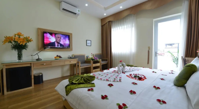 Люкс с балконом Blue Hanoi Inn Hotel