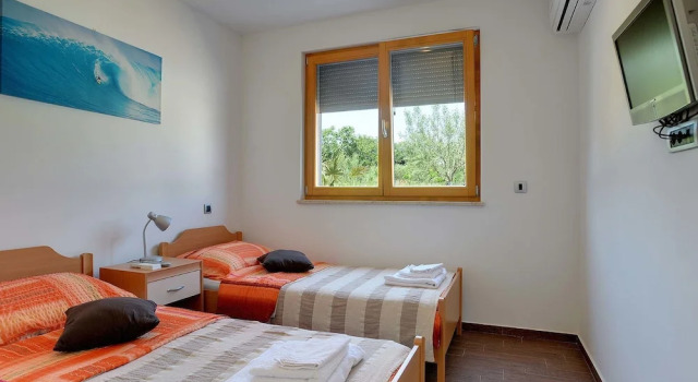 Modern Villa Consisting of two Apartments With Private Pool, Near the Beach, Забронировать Апартаменты/квартира Отели Медулин с бассейном, Бассейн