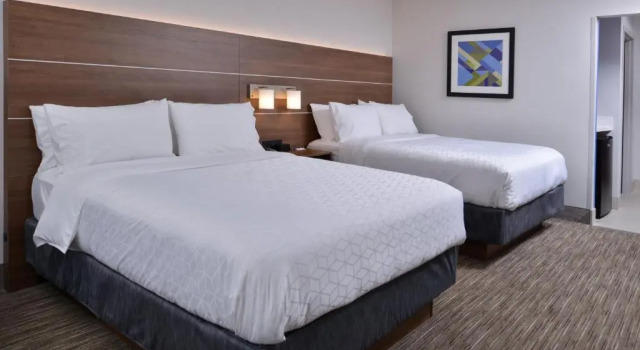 Четырёхместный номер Standard Holiday Inn Express & Suites - Marshalltown by IHG