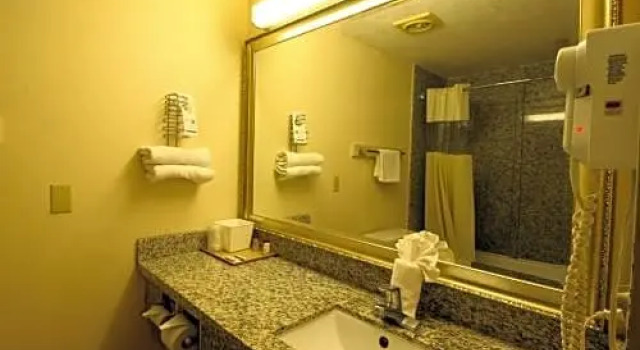 Четырёхместный номер Standard Sunburst Spa & Suites Motel