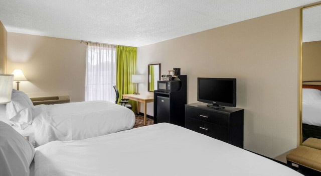 Четырёхместный номер Standard Stay Express Inn & Suites Tyler