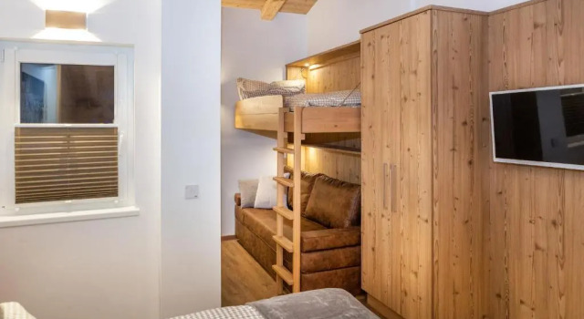 Apartment 5 Peaks