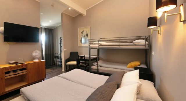 Четырёхместный семейный номер Standard с видом на горы Karuna Guesthouse