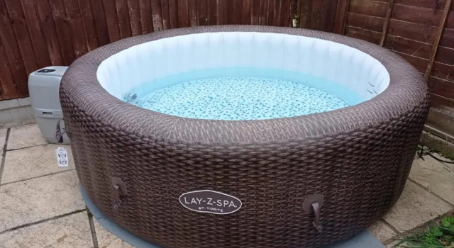 Wenham House - Large House with Hot Tub, Sleeps 11!