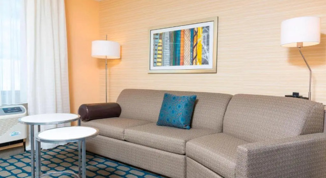 Люкс Fairfield Inn & Suites by Marriott Medina