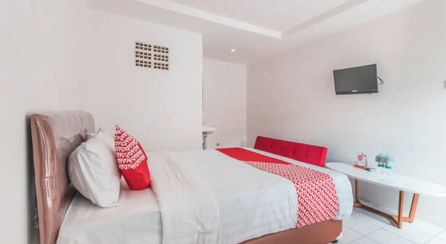 Двухместный номер Deluxe OYO 947 Angel Home Stay Syariah Near Atrium Pondok Gede, Museum Monumen Pancasila, Taman Mini