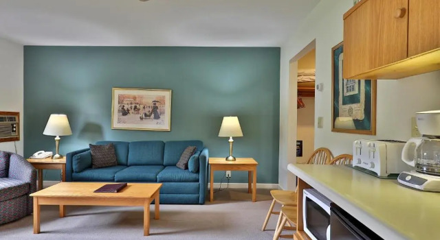 Апартаменты Deluxe one bedroom suite located on first floor with outdoor heated pool 11921