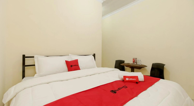 RedDoorz near Tahura Berastagi, Prenota Hotel Berastagi Sumatra