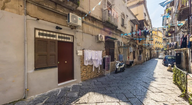 Miracoli 60 in Naples