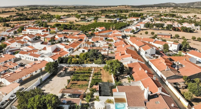 The Green House by Santiago de Alfama, Book Vacation Home Hotels in Alentejo with Parking, Parking