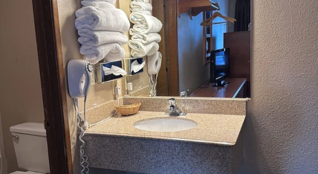 Двухместный номер Standard Super 8 by Wyndham Vancouver East
