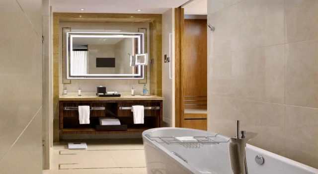 Двухместный номер Sky с видом на гавань The Royal Garden Tsim Sha Tsui