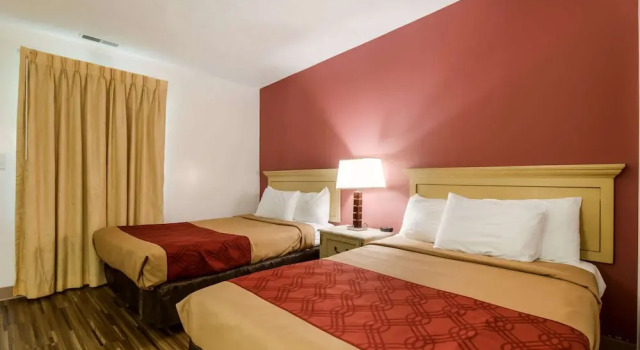 Четырёхместный номер Standard Econo Lodge Inn & Suites Lake Harmony - Pocono Mountains Area
