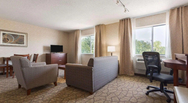 Двухместный люкс Wyndham Garden Grand Rapids Airport