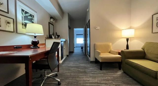 Четырёхместный люкс c 1 комнатой Country Inn & Suites by Radisson, Harrisburg - Hershey West, PA