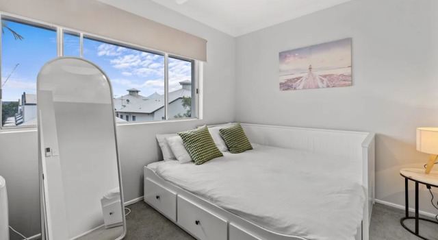 Quaint Townhouse in Bustling Locale, Забронировать Апартаменты/квартира Брисбен Brisbane Region, рядом с Паромный терминал Apollo Road