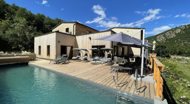 Le Volcans des Sens, Book Pension Hoteller i Torsiac med pool, Swimmingpool