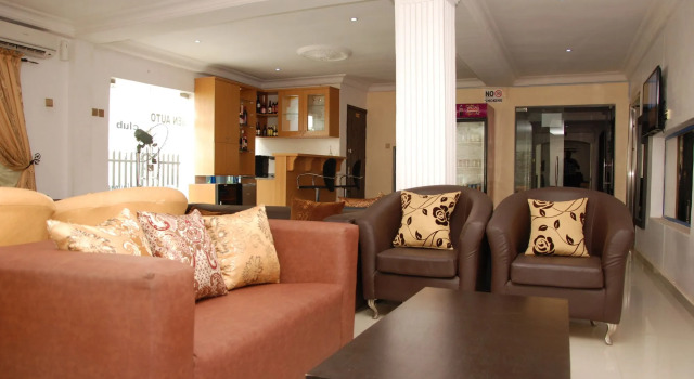 BEN AUTO guest house, Buchen Sie Pension Gästehäuser in Isalu, Pension