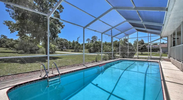 Коттедж с 3 комнатами Spring Hill Home w/ Pool ~ 1 Mi to Weeki Wachee