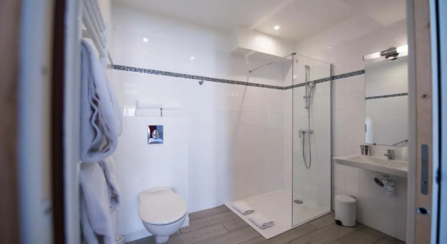 Семейный номер Standard Hôtel Comté de Nice