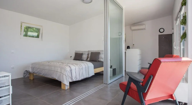 Modernly Decorated Cottage House Ideal for Quiet and Relaxed Holiday, Забронировать Дом для отпуска Виллы Лоборика, Вилла