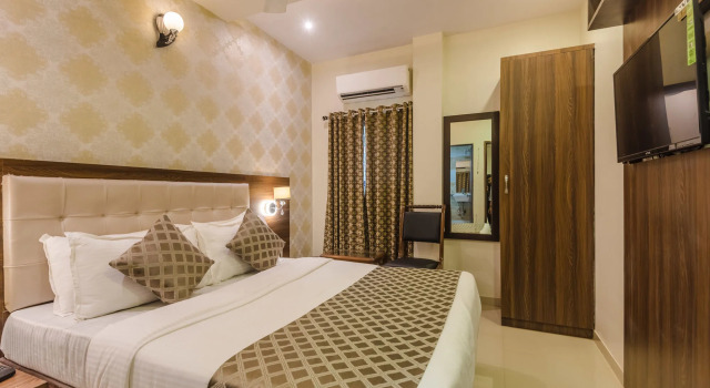 Hotel Liberty Plaza, Забронировать Отель Отели штата Махараштры 3 звезды, 3*