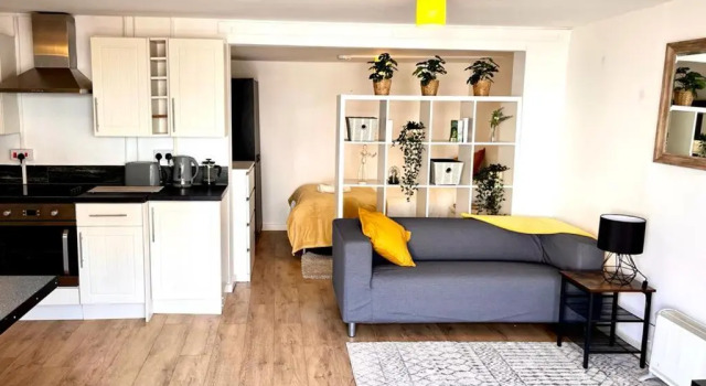 Lovely 1 bed Studio Apartment Close to the City, Varaa Huoneisto Asunnot kohteessa Merseyside, Huoneisto