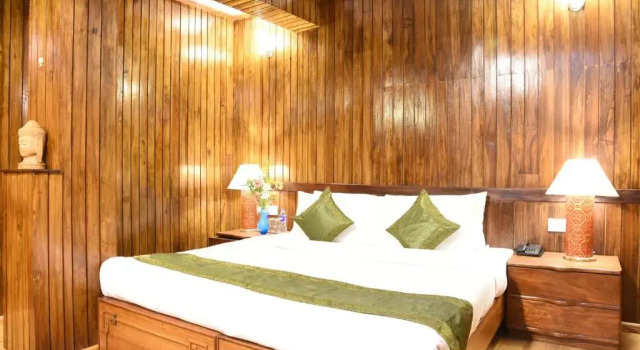 Номер Premium Treebo Orchid, 2.5 kms to Mahatma Gandhi Park