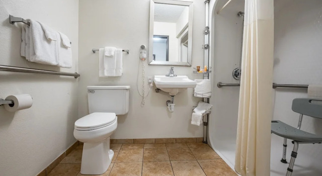 Четырёхместный номер Standard Christopher Inn and Suites