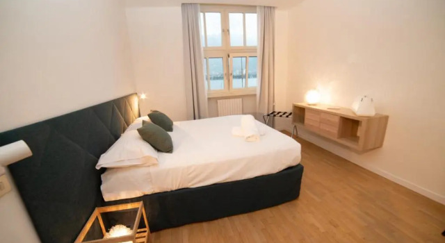 Little Marina Apartment, Book Lejlighed Hoteller i Malgrate med parkering, Parkering