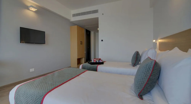 OYO Townhouse 070 Maula Ali Rd Knowledge Park III, Забронировать Отель Бизнес-отели Грейтер-Нойда, 4* 5*