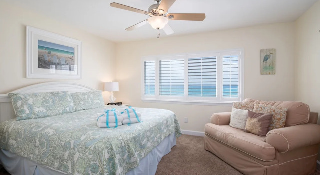 Spacious Waterfront Townhome - Just A Short Walk to Pier Park, Varaa Lomakoti Hotellit Panhandle Florida uima-altaalla, Uima-allas