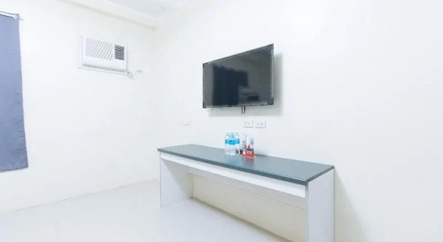 Четырёхместный номер Standard RedDoorz @ Insular Square Mandaue City