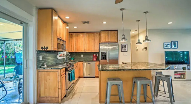 Коттедж Oakland Park Vacation Rental w/ Private Pool!