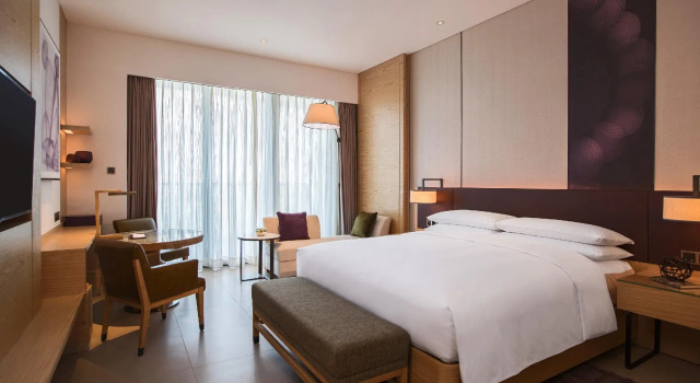 Renaissance Haikou Hotel, Book Hotel Longhua 