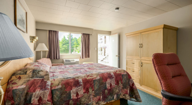 Sunnycrest Motel, Book Motel Gibsons Sunshine Coast