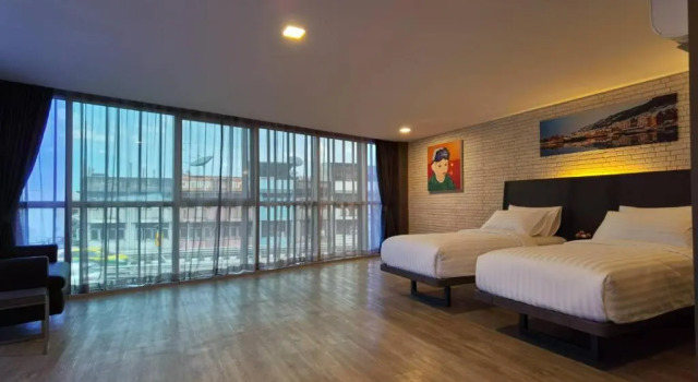 Номер Deluxe BB Glass House Pattanakrn บีบี กลาสเฮ้าส์ พัฒนาการ