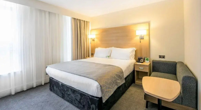 Двухместный номер Premium Holiday Inn London Kensington High St. by IHG