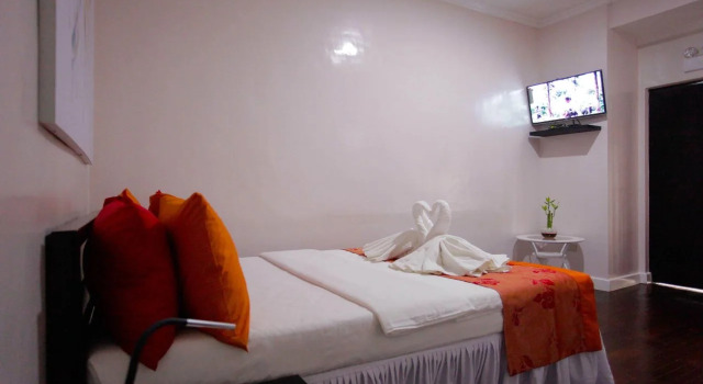 HalfWay House Hostel Mactan Cebu Airport, Book Hostel Lapu Lapu 