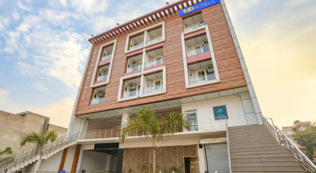 FabHotel Rasa Arcade
