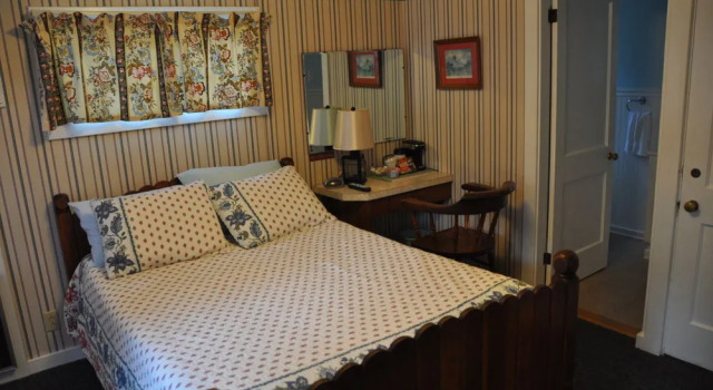 Blue Anchor Guesthouse, Забронировать Отель Плимут Массачусетс, рядом с Центр сценического искусства Spire