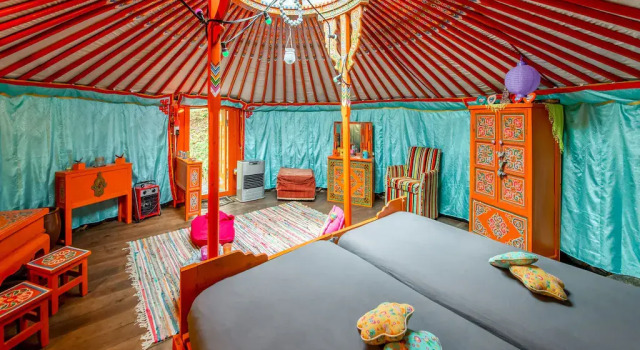 Lively Holiday Home with Garden, Barbecue, Garden Furniture