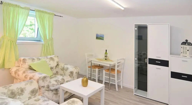 Апартаменты Classic Wonderful Apartment in Elpe With Garden