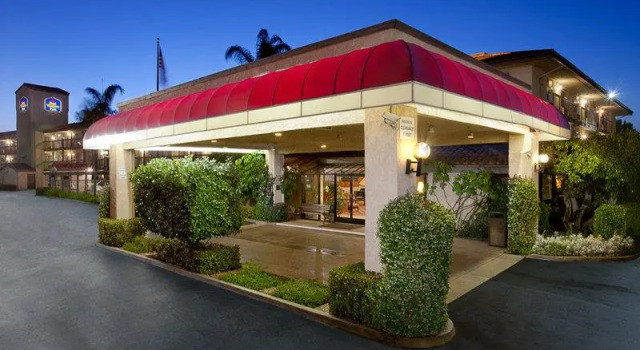 Кровать в общем номере Best Western Plus Executive Inn Rowland Height City of Industry