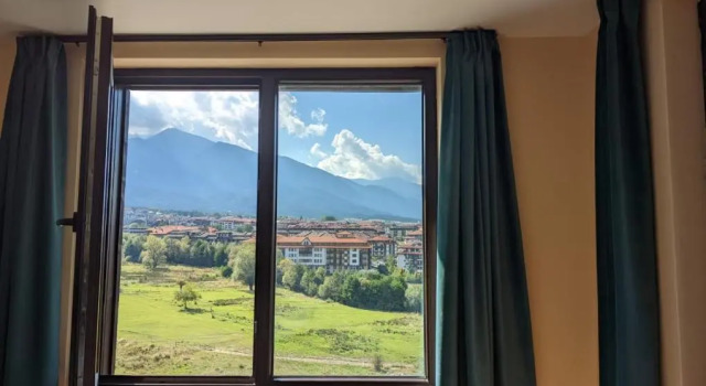 Апартаменты Stylish 2BD Apartment with Panoramic Mountain View