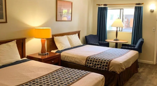 Четырёхместный номер Standard Hampton Motor Inn